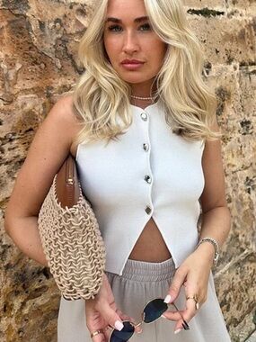 Zara White Sleeveless Button Front Crop Top